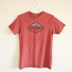 Patagonia Women's Burgundy Small Slim Fit Stretch Short‎ Sleeve Graphic T-Shirt